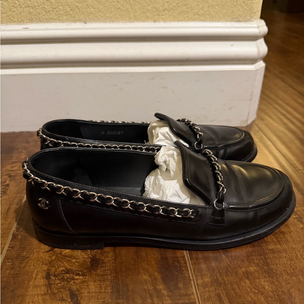 CHANEL Black Loafers with Silver Chain Accent - Picture 4 of 6